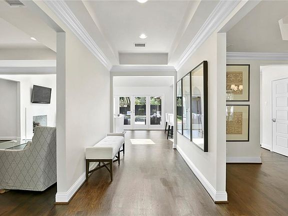 3rd image of 7032 Lavendale Ave
