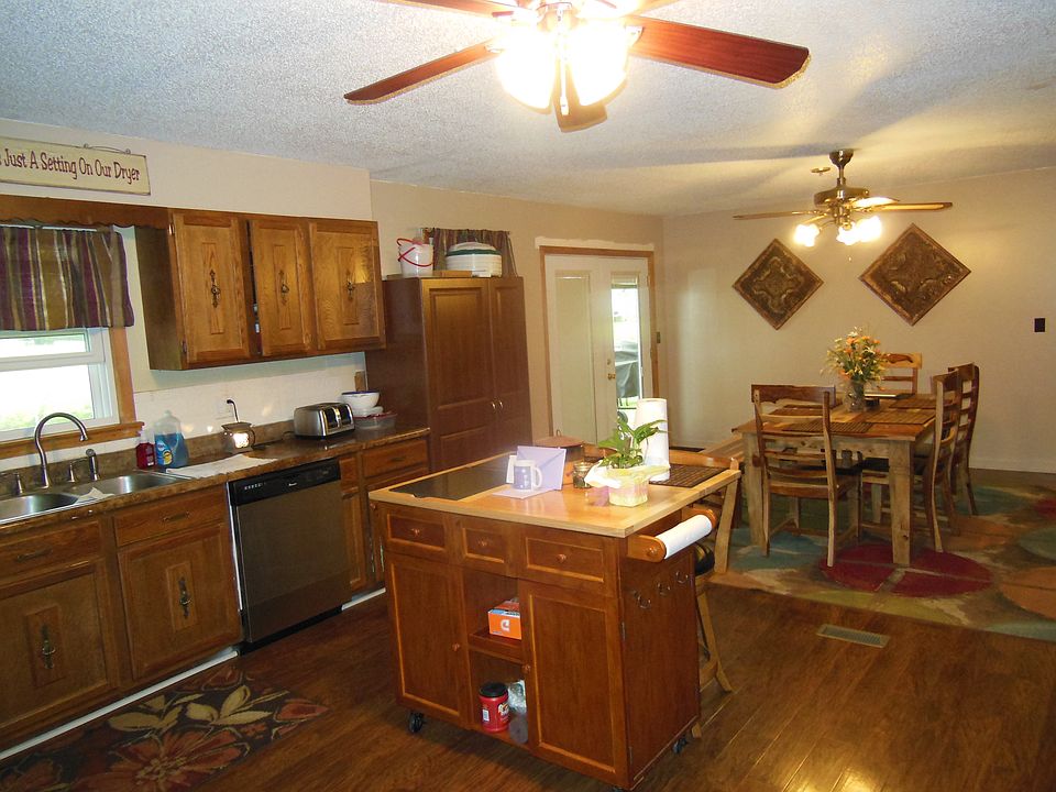 2nd image of 1001 S Prospect St
