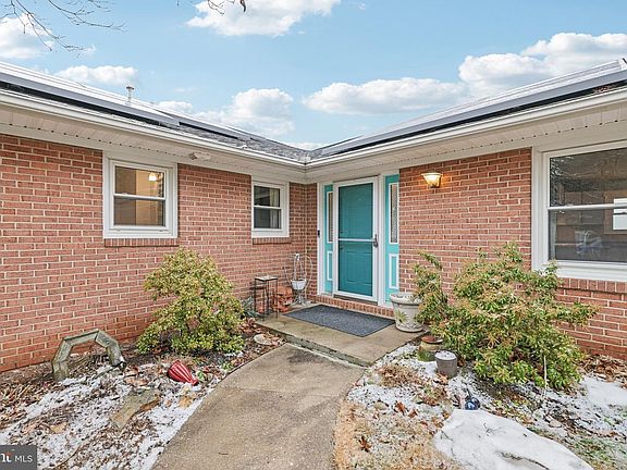 3rd image of 901 Look About Rd