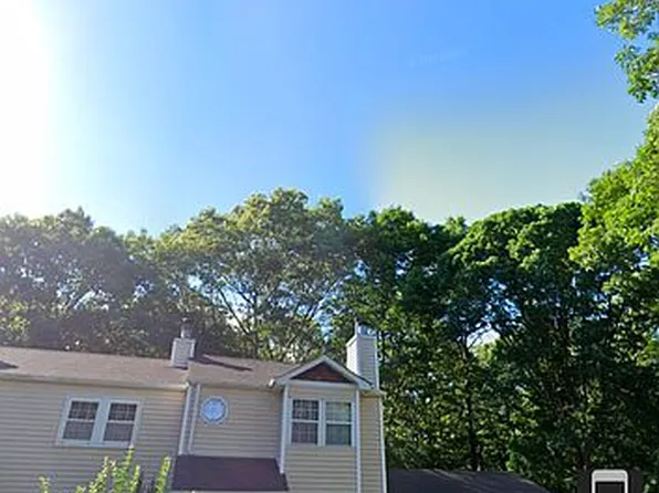 17 Stone Cmns, Yaphank, NY 11980