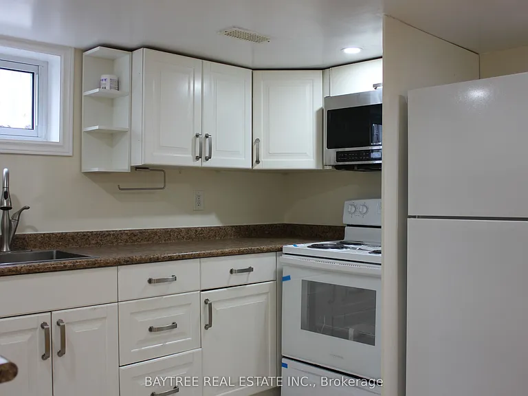 226 Beechy Dr #LOWER — Photo 5