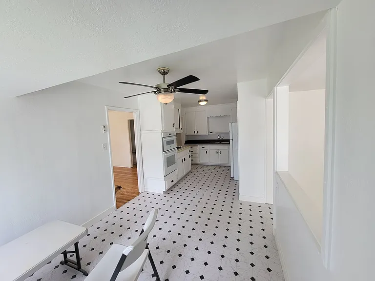 555 W Whittier Ave — Photo 8