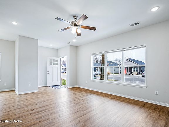 4th image of 807 Rosemary Ln