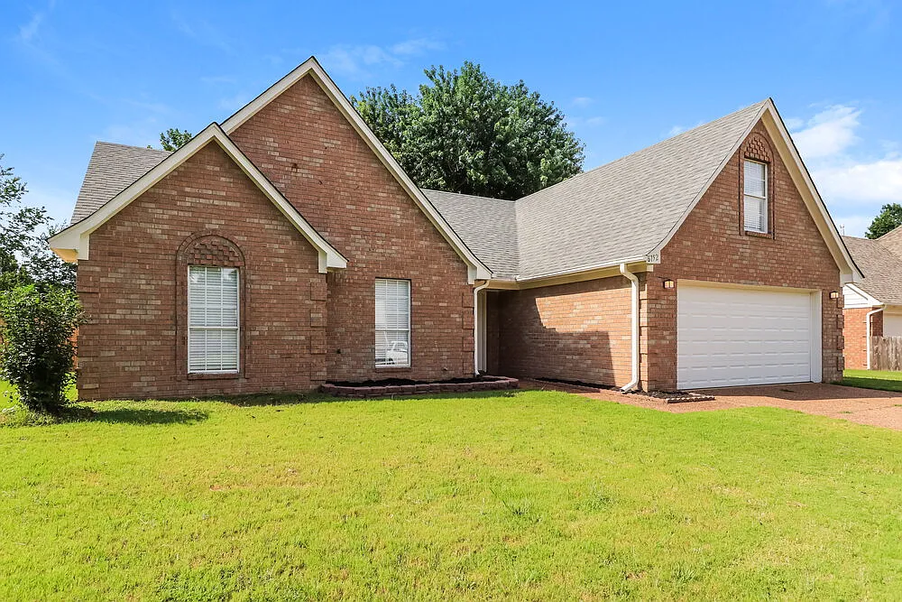 4 bed, 2.0 bath, 2008 sqft, $2,085 — Photo 1