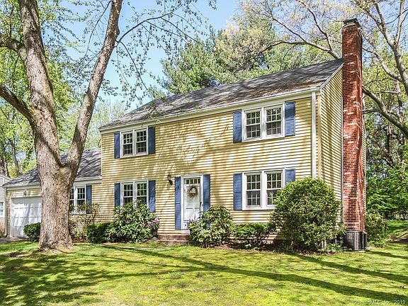 2nd image of 21 Tarry Brook Dr
