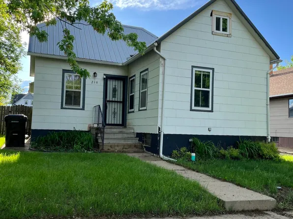 216 B St N, Richardton, ND 58652