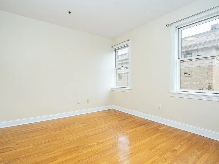 528 47th St #3A — Photo 12