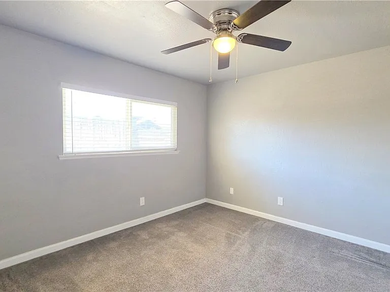1546 Clock Ave — Photo 12
