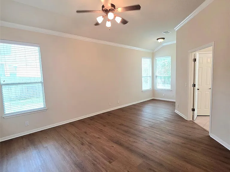 2215 Conway Cv — Photo 13