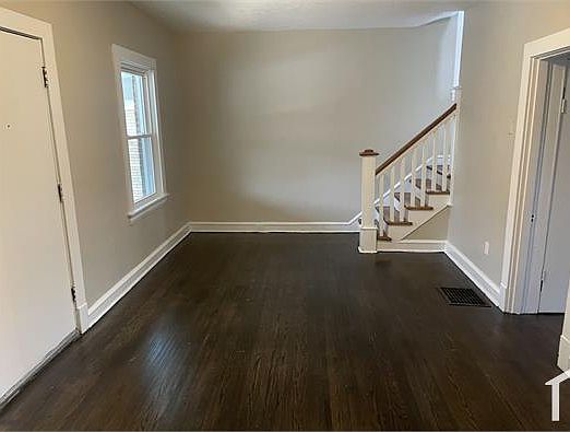 2nd image of 325 Glendora Ave
