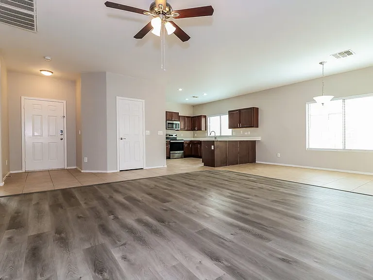 25826 W Pleasant Ln — Photo 5