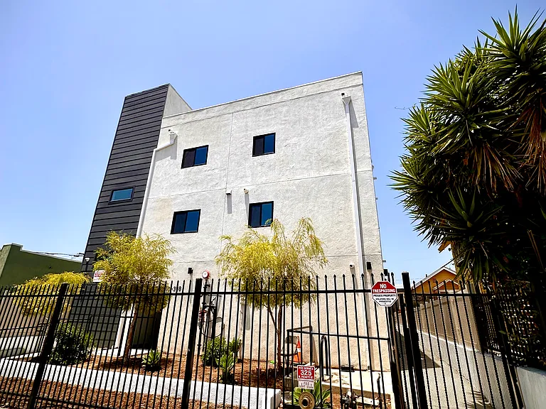 325 N Fickett St — Photo 1