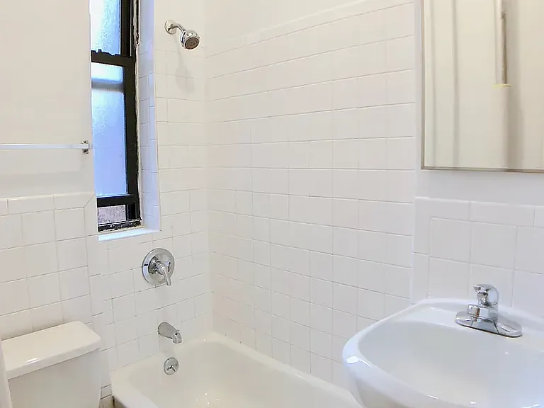 145 S 4th St #18 — Photo 9