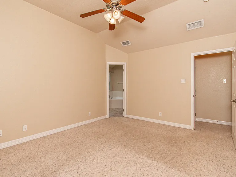 1401 Saxon Cir — Photo 13