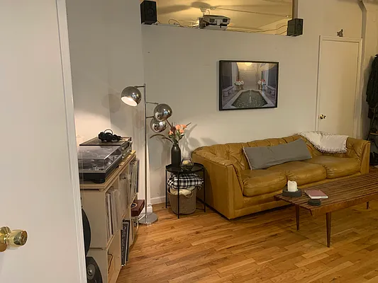 Rented by EXR | media 3