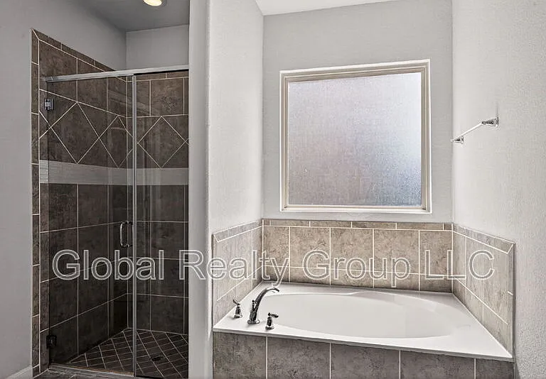 10426 Rosalina Loop — Photo 32