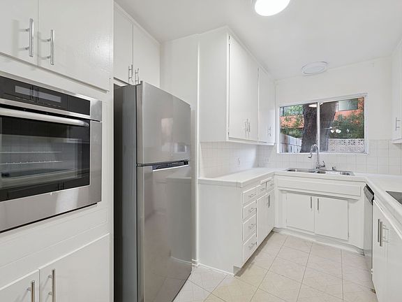 5th image of 10622 Kinnard Ave #A