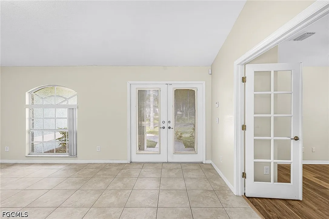 4 bed, 2.0 bath, 1638 sqft, $2,400 — Photo 4