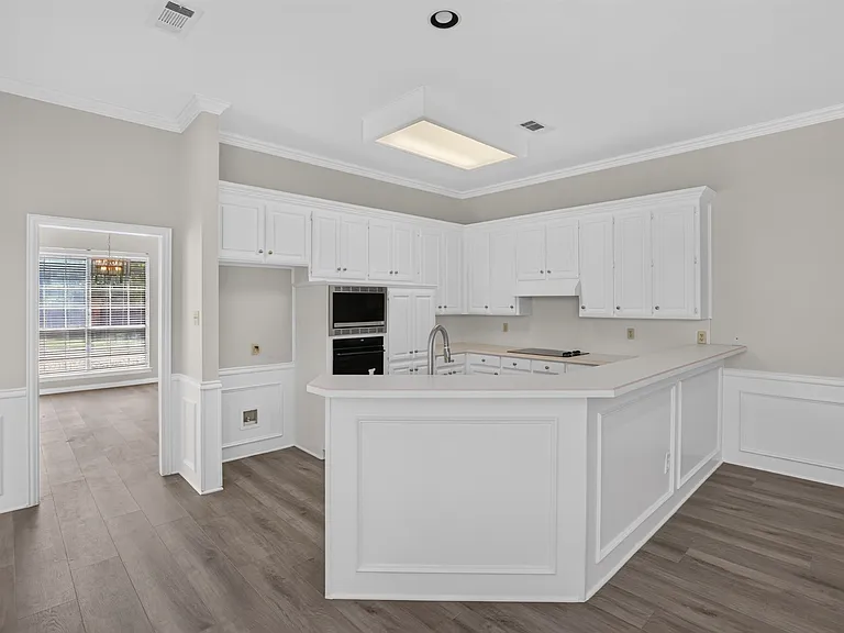 1037 McCoy Dr — Photo 7