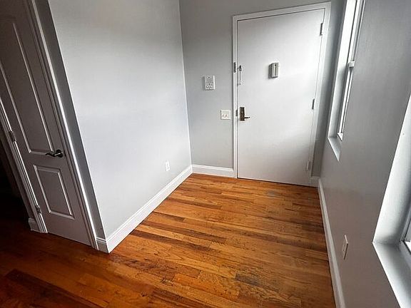 3rd image of 53 Morris St