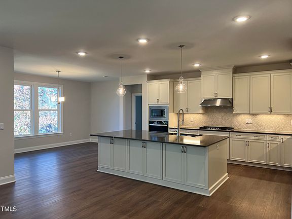 4th image of 612 Long Lake Dr