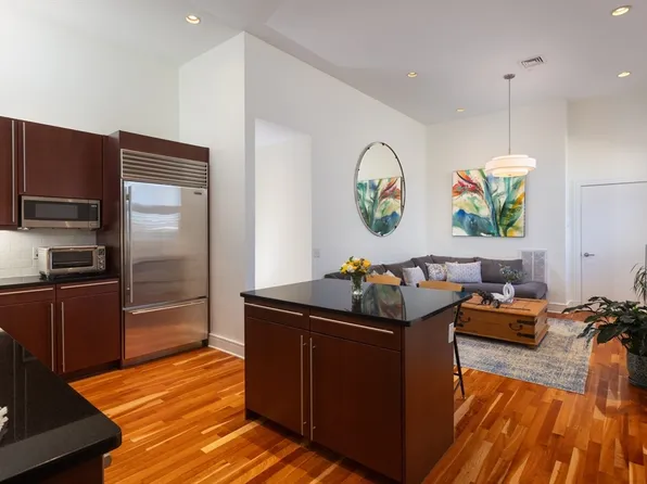 2430 Beacon St Unit 105, Chestnut Hill, MA 02467