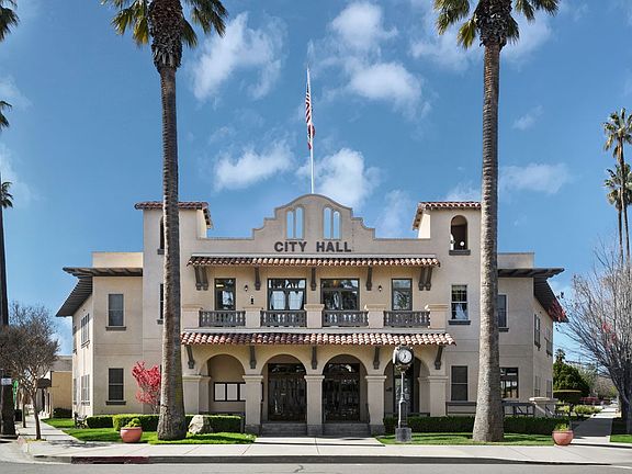 Just a 5-minute drive to downtown Patterson