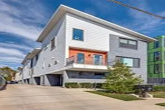 Building Photo - 5923 Hudson St #105