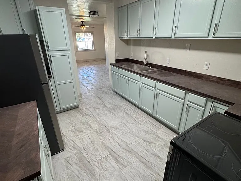 2607 Davis St — Photo 4