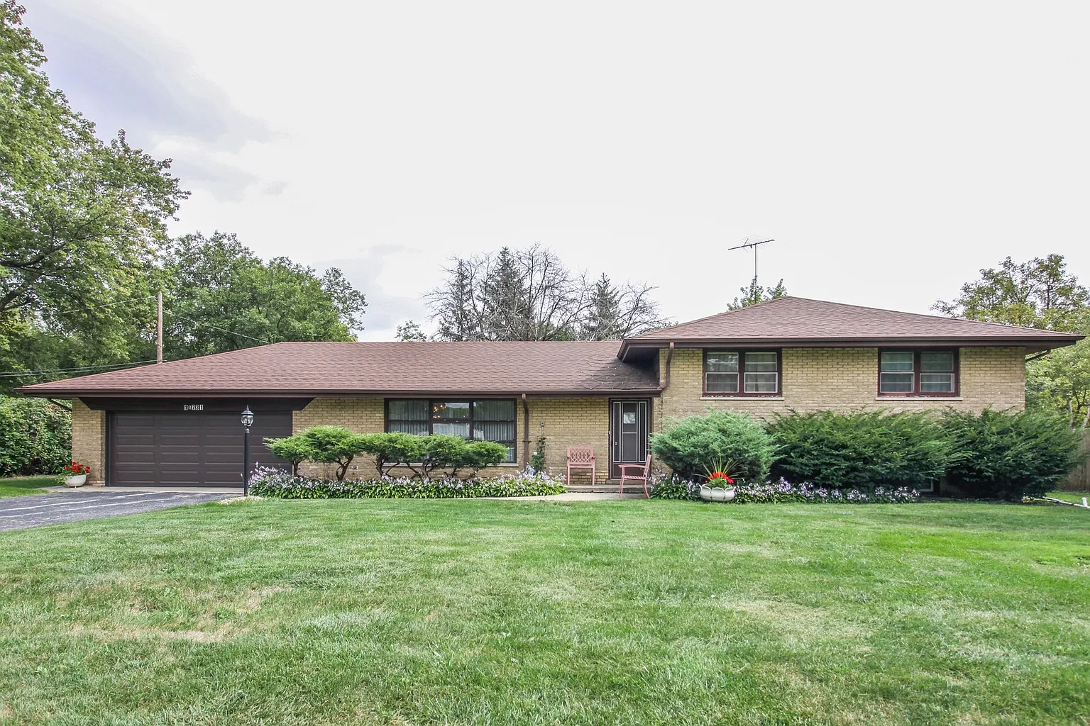 1S731 Vista Ave photo 1
