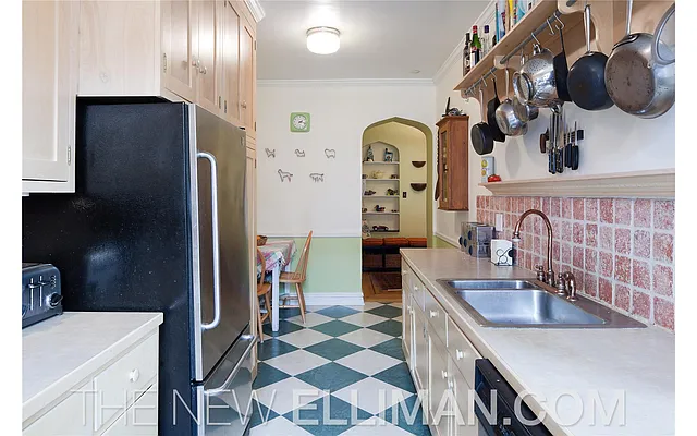 Sold by Douglas Elliman | media 21