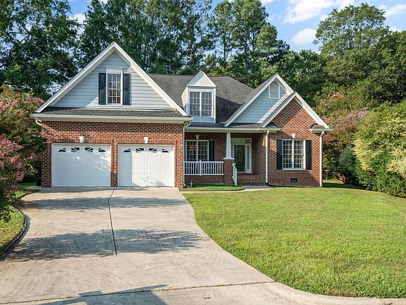 2nd image of 801 Oak Dr