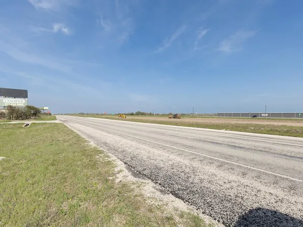 932 Holly Rd, Rockport, TX 78382