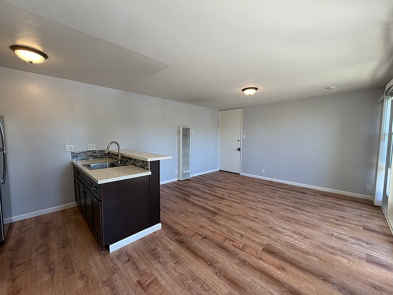 Tahoe Terrace Apartments — Photo 6