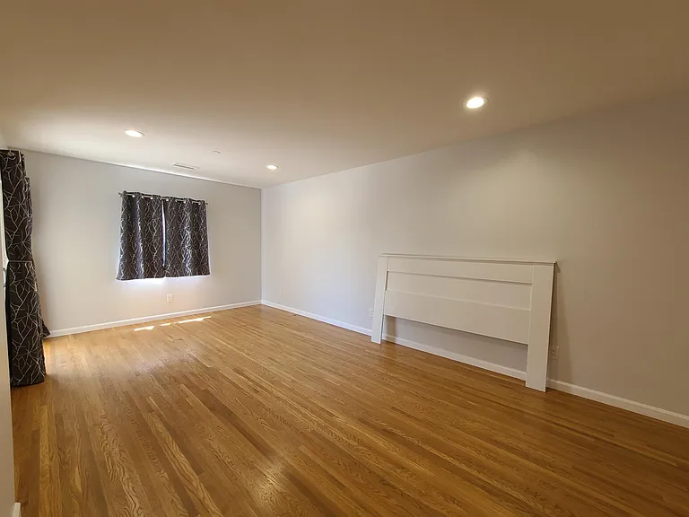 18154 Rayen St — Photo 15