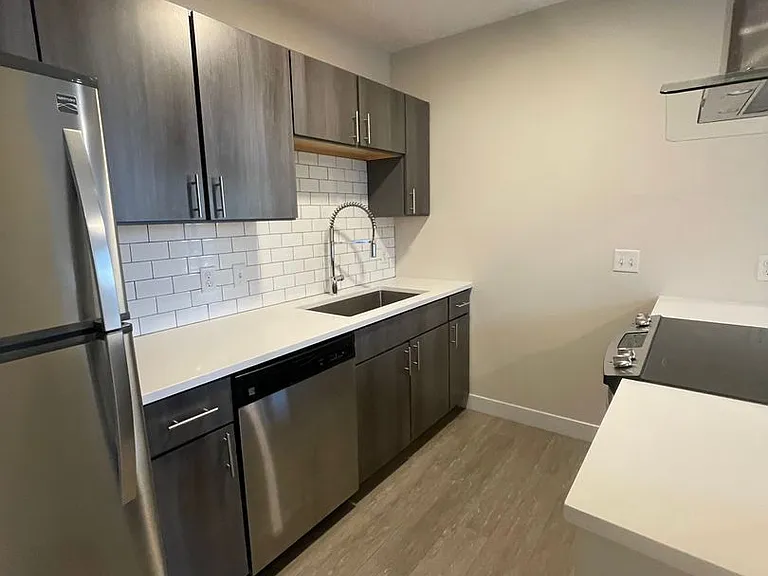 65 W Broad St — Photo 68