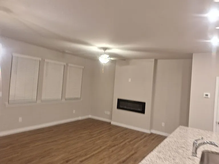 220 Turner Ln — Photo 6