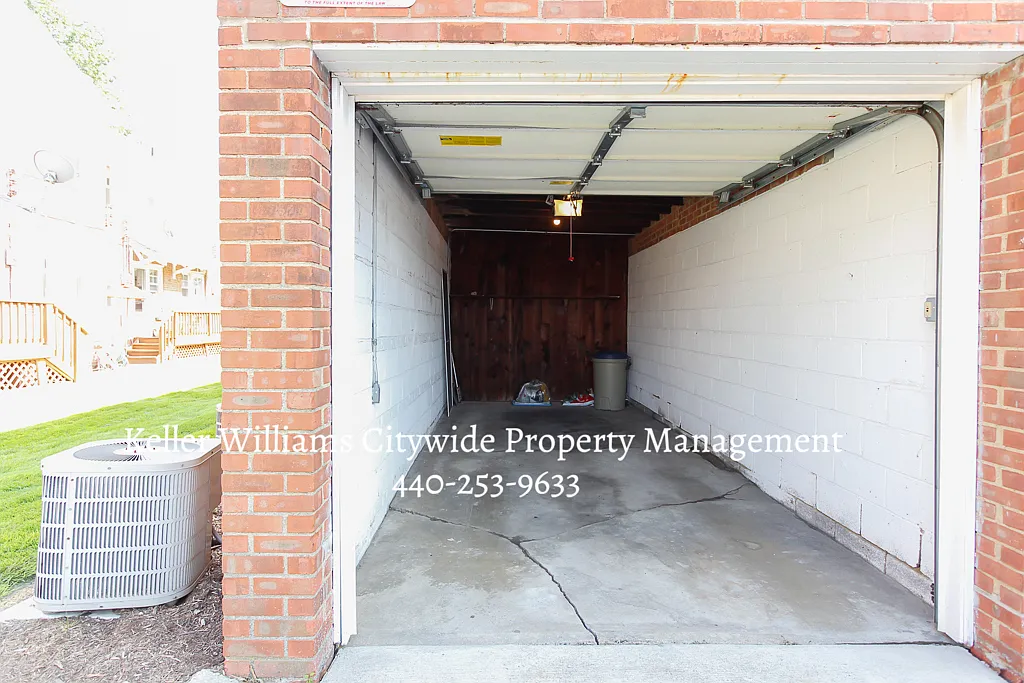 2 bedroom condo with garage in Rocky River — Photo 4