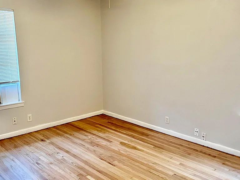 11223 Wyatt St — Photo 6