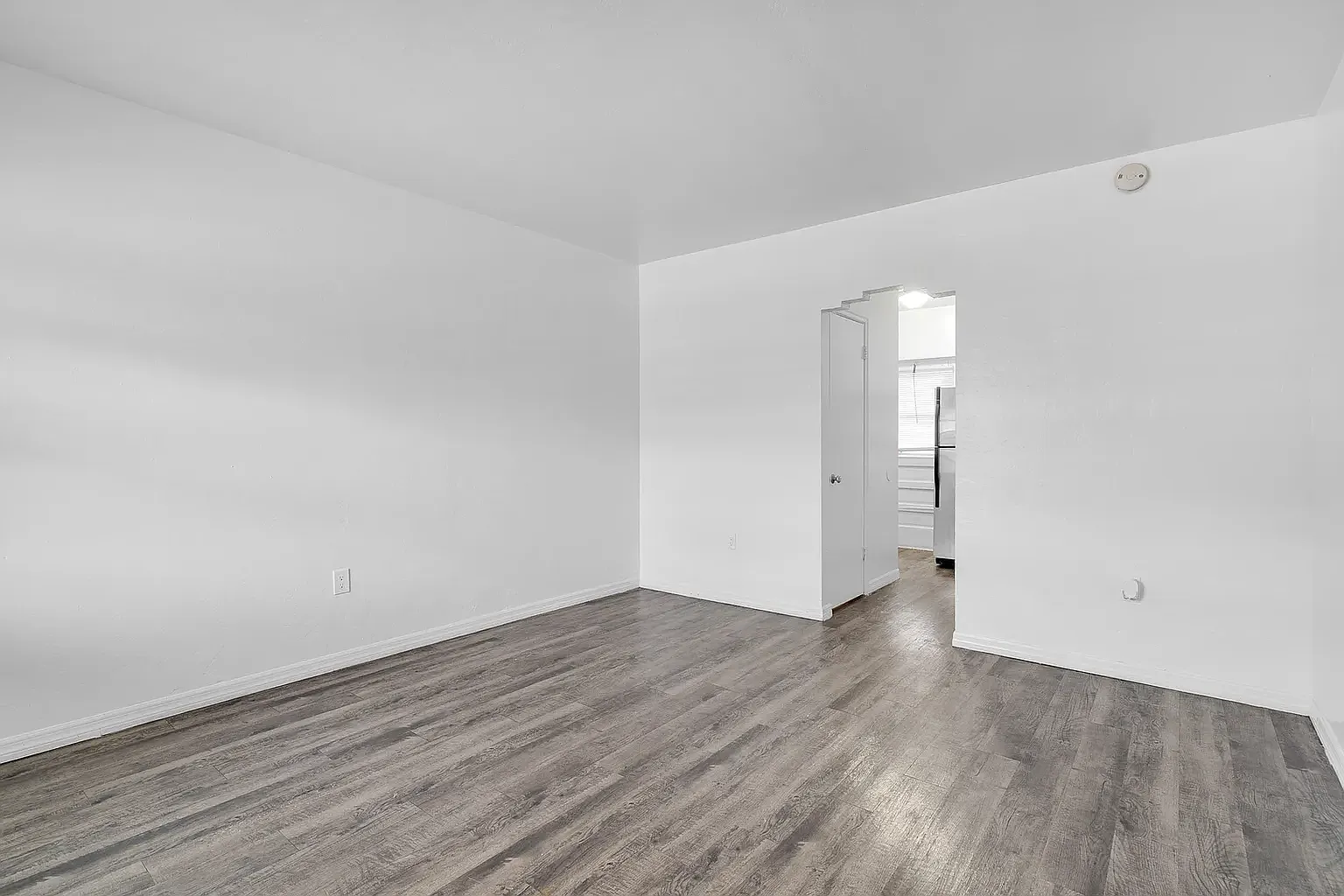 Studio, 550 sqft, $1,300 — Photo 2