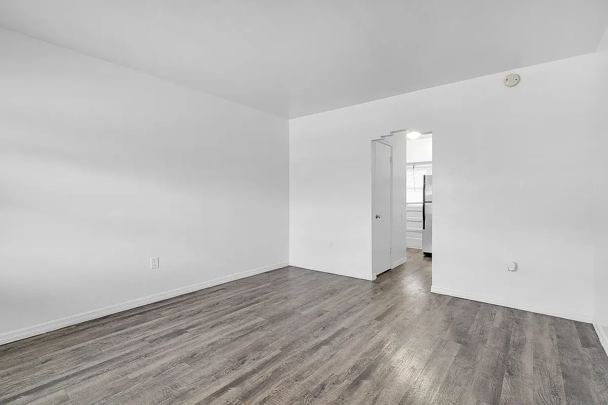 Building Photo - 7700 N Miami Ave #10