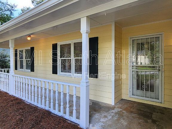 3rd image of 2735 Stanton Woods Dr SE