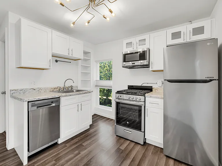 204 Brown St #2 — Photo 6