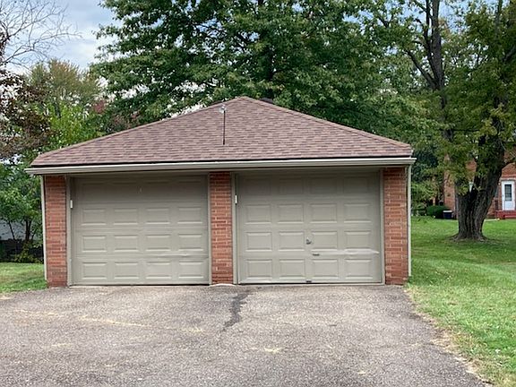 2nd image of 2881 Chamberlain Rd