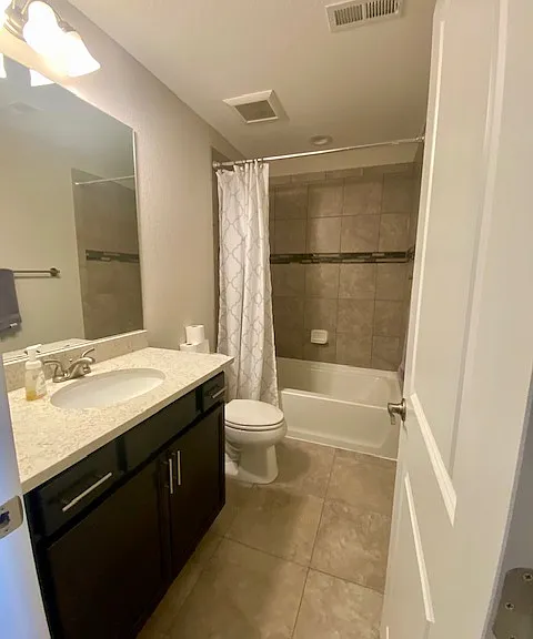 second full bath with tub