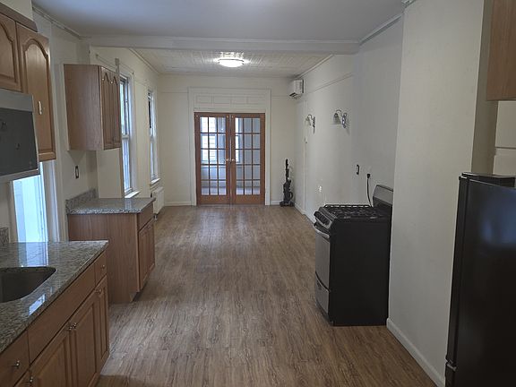 3rd image of 677 Van Nest Ave APT 1