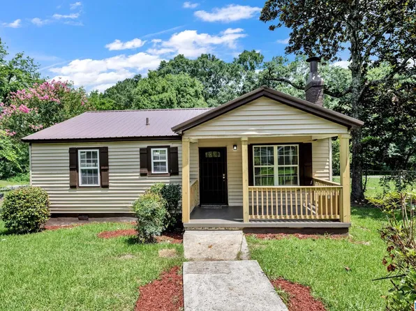 47 Lakeside Dr, Childersburg, AL 35044