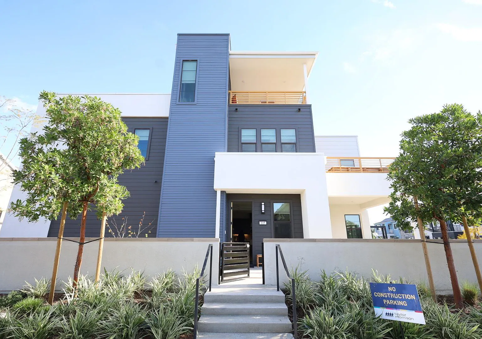 4 bed, 3.5 bath, 2669 sqft, $7,500 — Photo 1