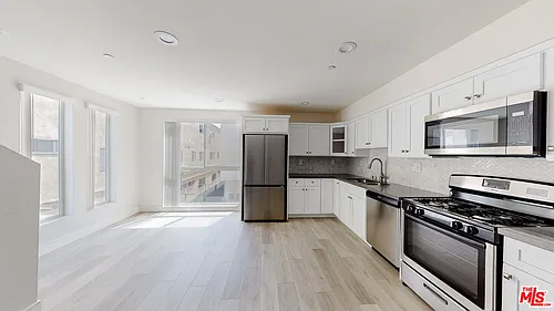 953 N Mariposa Ave #2 Photo 1