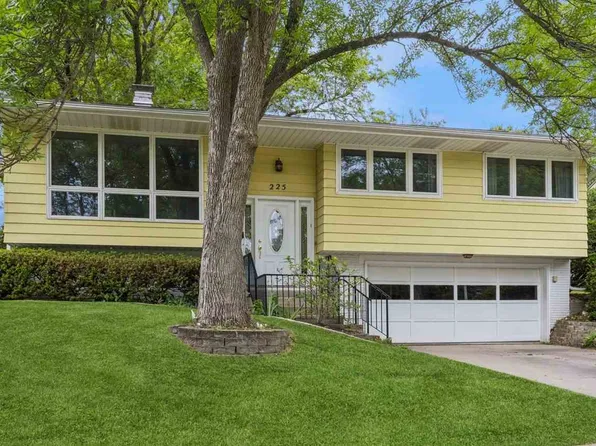 225 Linden Ct, Iowa City, IA 52245
